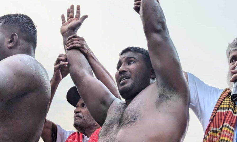 জব্বারের বলীখেলায় চ্যাম্পিয়ন বাঘা শরীফ খেলতে চান বিদেশে (ভিডিওসহ)