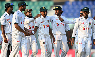 তাইজুলের ৫ উইকেটের দিনটা বাংলাদেশের, তবে আফসোস রয়েই গেছে