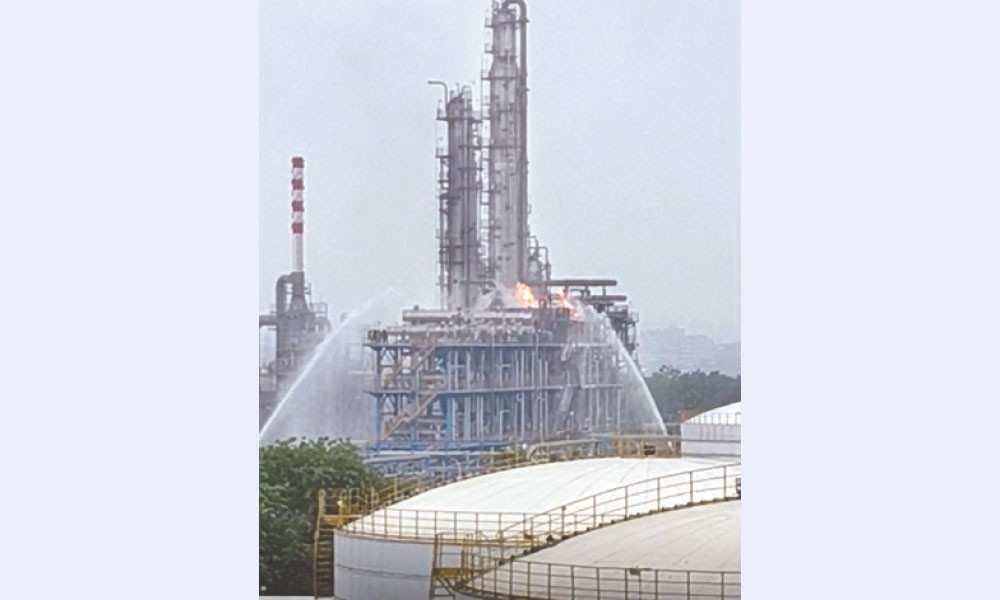 বিওজিসিএল প্লান্টে আগুন, দ্রুত ব্যবস্থায় বড় দুর্ঘটনা থেকে রক্ষা