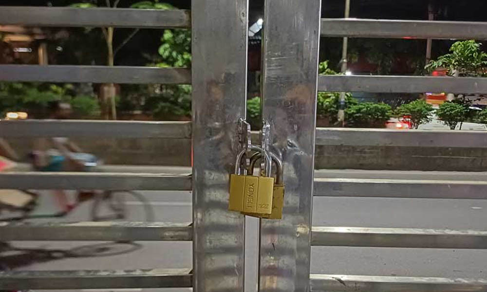 প্রকল্পের চাকরি স্থায়ীকরণের দাবিতে স্বাস্থ্য অধিদপ্তরে তালা
