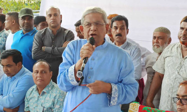 হাসিনা ভারতে বসে গুঁতোগুঁতি করছেন : মির্জা ফখরুল