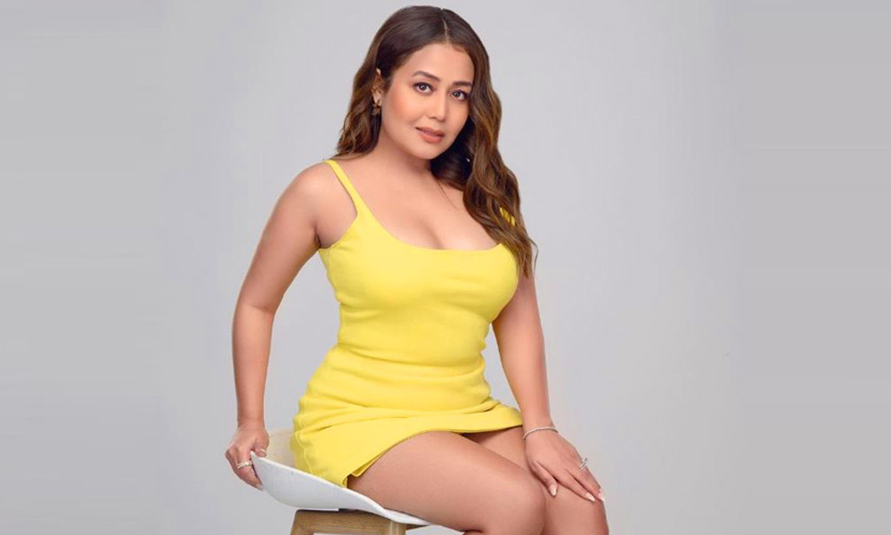 মাত্র ৭০০ লোকের সামনে স্টেজে গাইবেন না নেহা কক্কর!