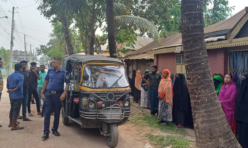 সিলিং ফ্যানের সঙ্গে ঝুলছিল সনিয়ার দেহ