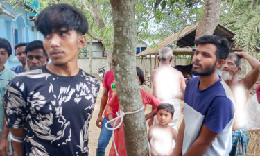 চোর সন্দেহে তিন যুবককে গাছের সঙ্গে বেঁধে পুলিশে সোপর্দ