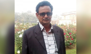 ‘সব আমলেই সুবিধা নেন নজরুল’