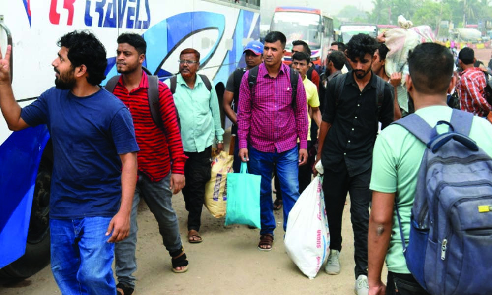 টানা তিন দিনের ছুটিতে রাজধানী ছাড়ছে মানুষ