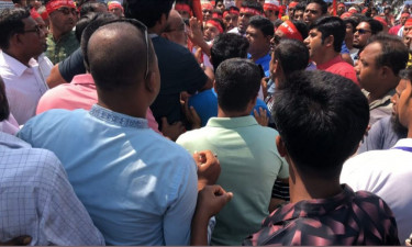 মির্জাগঞ্জে শ্রমিক দিবসের শোভাযাত্রা পণ্ড