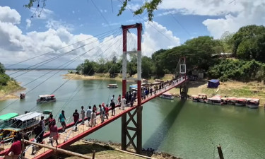 গ্রীষ্মের তাপদাহ থামাতে পারেনি ভ্রমণ প্রিয় মানুষদের (ভিডিওসহ)