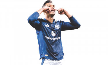বড় জয়ে এগিয়ে থাকল ম্যানইউ