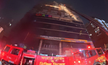 বেইলি রোডে শপিং মলে আগুন, স্বাভাবিক ঘটনা দাবি কর্তৃপক্ষের (ভিডিওসহ)