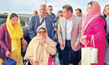 আজ ফিরছেন খালেদা জিয়া, পতাকা হাতে স্বাগত জানাবেন নেতাকর্মীরা