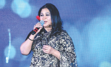মাকে নিয়ে সামিনার গান নাড়ির বন্ধন