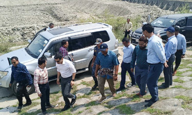 চট্টগ্রাম বন্দর পরিদর্শনে বিডা চেয়ারম্যান ও প্রেস সচিব (ভিডিওসহ)
