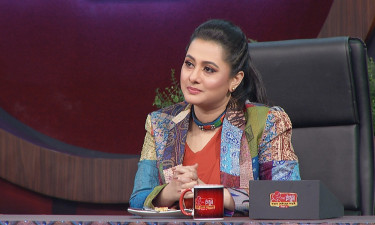 রান্নার বিচার করছেন পূর্ণিমা