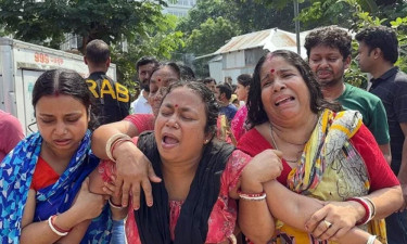 র‍্যাব কর্মকর্তা পলাশের ‘আত্মহত্যা’ : ছেলের কপালে মায়ের শেষ চুমু