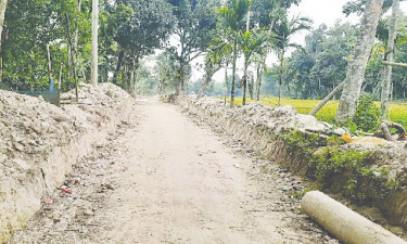 ঠিকাদার লাপাত্তা, রাস্তা এতিম