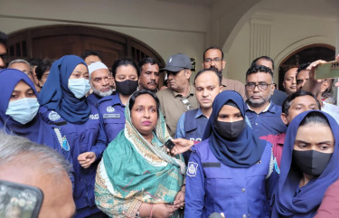 ৫ মামলায় গ্রেপ্তার দেখিয়ে থানায় নেওয়া হলো আইভীকে