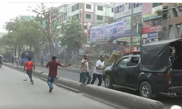 আইভীকে গ্রেপ্তার করে নিয়ে যাওয়ার পথে পুলিশের গাড়িবহরে হামলা