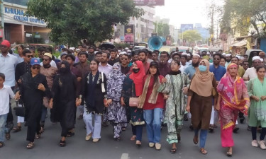 খুলনায় আ. লীগ নিষিদ্ধের দাবিতে বিক্ষোভ, ২৪ ঘণ্টার আল্টিমেটাম ছাত্র জনতার