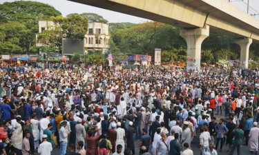 ‘শাহবাগে ফ্যাসিবাদের পতন-ধ্বনি’