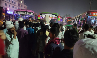 আওয়ামী লীগ নিষিদ্ধের দাবিতে ঢাকা-ময়মনসিংহ মহাসড়ক অবরোধ