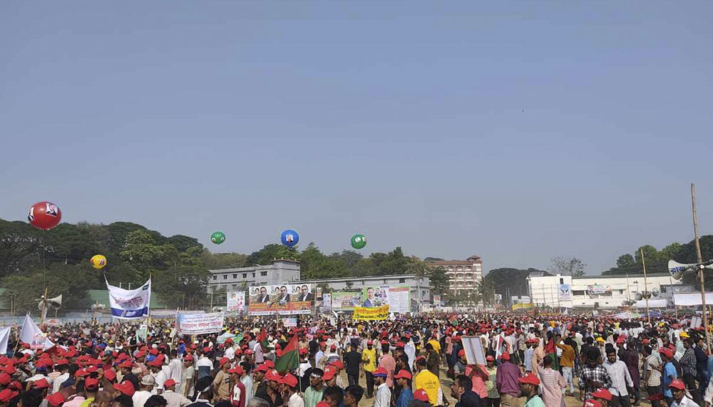 চট্টগ্রামে বিএনপির সমাবেশ তরুণে পরিপূর্ণ, উপস্থিত হয়েছেন তামিম ইকবাল