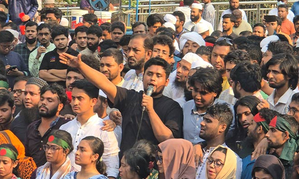 আমি যদি ঘোষণা না-ও দিই, নিষিদ্ধ করার আগ পর্যন্ত রাজপথ ছাড়বেন না : হাসনাত