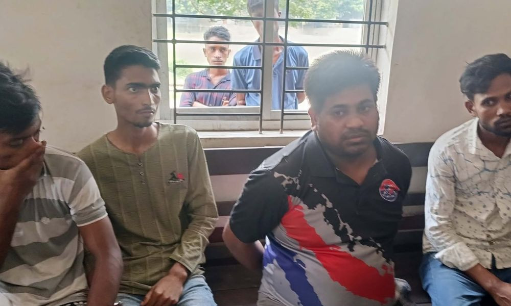 প্রেমিককে মারধরের পর প্রেমিকাকে অপহরণ, আটক ৪