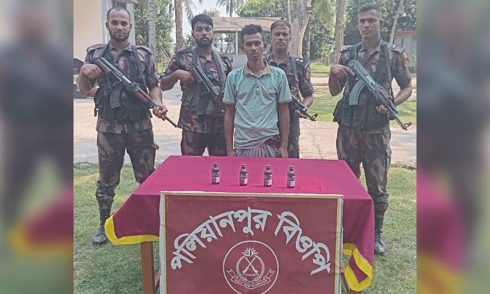 ভারতে অনুপ্রবেশের সময় মাদক কারবারিসহ ১৯ বাংলাদেশি আটক