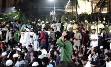 শাহবাগ ছেড়ে ইন্টারকন্টিনেন্টালের মোড়ে আন্দোলনকারীরা
