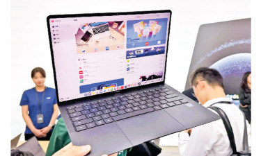 হুয়াওয়ে আনল হারমনিওএস চালিত ল্যাপটপ