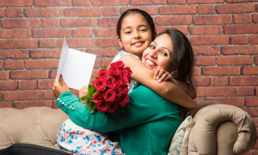 মা দিবসের শুরু কবে থেকে, কেন পালন করা হয় এই দিবস