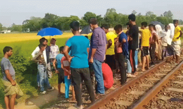 ট্রেনে কাটা পড়ে প্রাণ গেল বাবার, আহত ছেলে হাসপাতালে ভর্তি