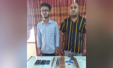 অস্ত্রসহ নিষিদ্ধ সংগঠন ছাত্রলীগের দুই নেতা গ্রেপ্তার