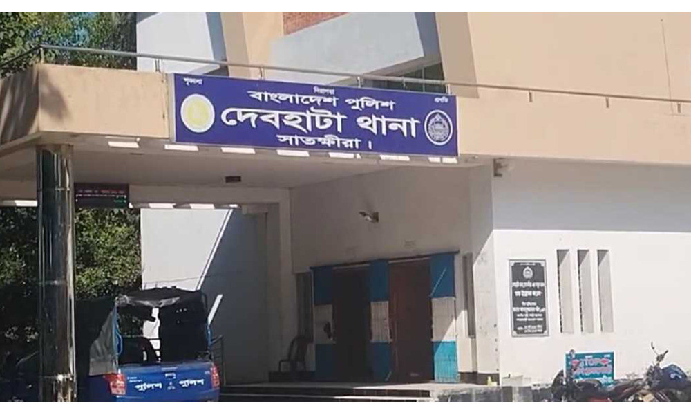 দেবহাটায় ট্রলির সঙ্গে ধাক্কা লেগে মোটরসাইকেল চালকের মৃত্যু