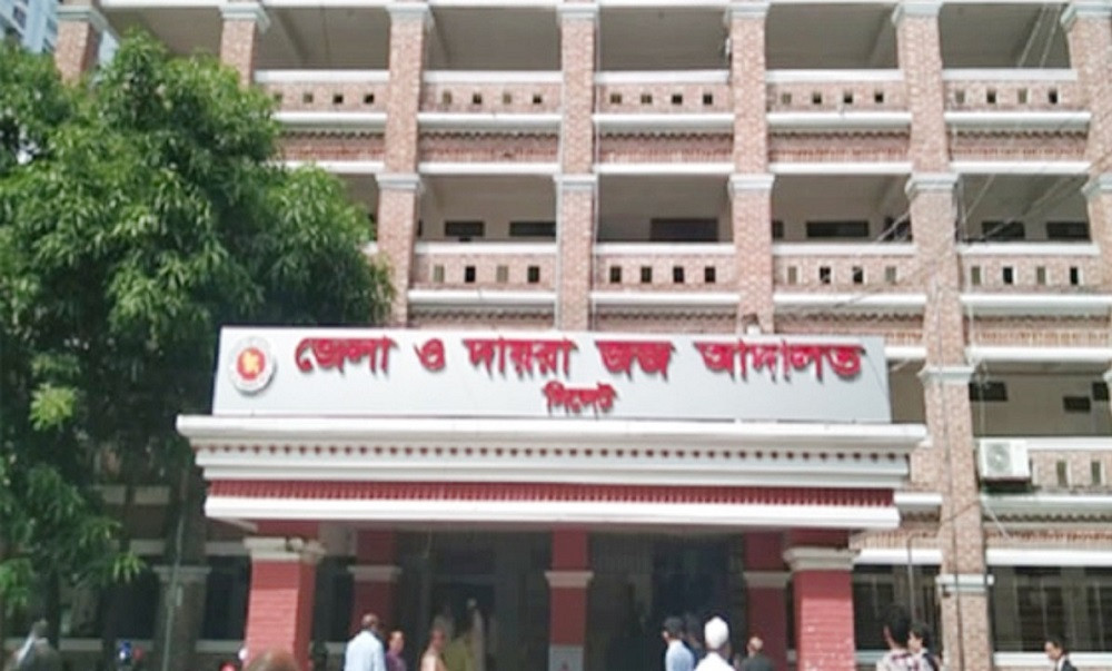 সিলেট আদালতে আত্মসমর্পণে আসা নিষিদ্ধ ছাত্রলীগ নেতাদের ধাওয়া