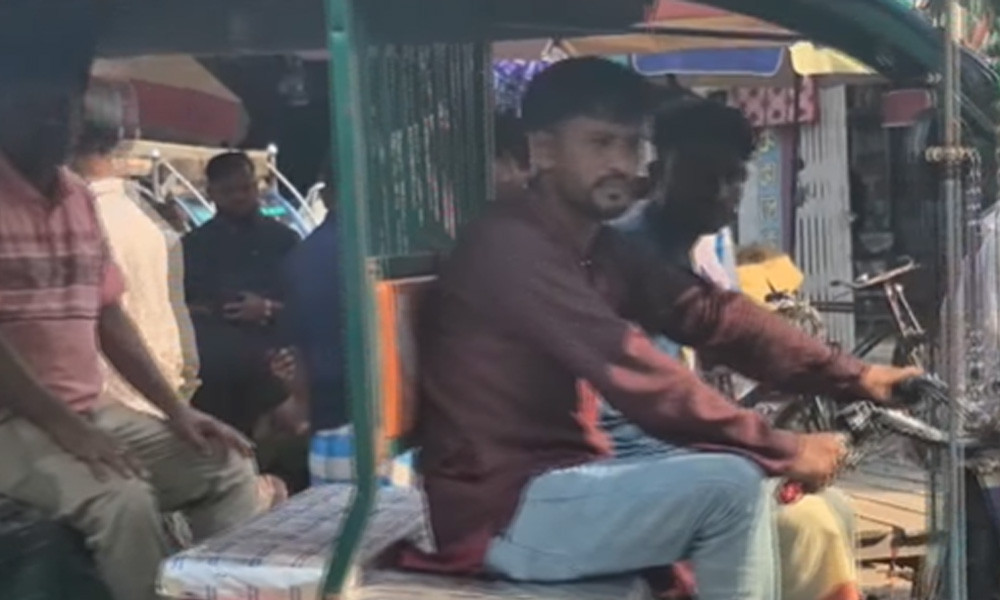 জনপ্রতিনিধি হয়েও অটোরিকশা চালিয়ে সংসার চালান সুজন (ভিডিওসহ)