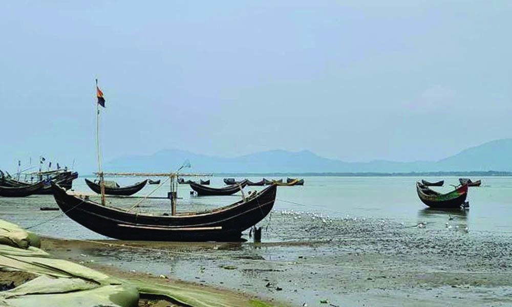 আরাকান আর্মির গুলিতে আহত ২ জেলে
