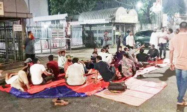 শাহবাগ ছেড়ে জাদুঘরের সামনে অবস্থান নিয়েছেন জুলাই আহতরা