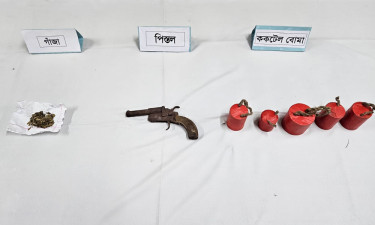 ডাকাতির প্রস্তুতিকালে সেনাবাহিনীর অভিযানে বোমা, অস্ত্র ও গাঁজা উদ্ধার