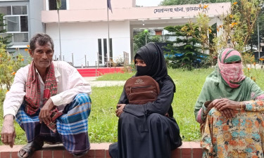 বিয়ের দাবিতে প্রেমিকের বাড়িতে অনশন করা সেই তরুণীকে মারধরের অভিযোগ