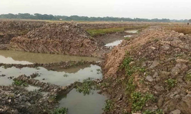 প্রাচীন ‘বলদা বিল’ দখলে নিয়ে পুকুর খননের মচ্ছব