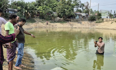 পুলিশের ভয়ে পুকুরে ঝাঁপ, অতঃপর...