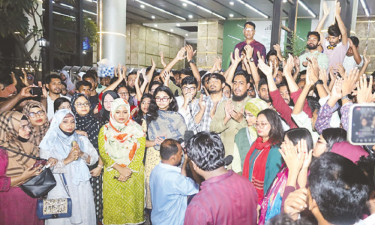 আ. লীগ ও অঙ্গসংগঠনের কার্যক্রম নিষিদ্ধ করে প্রজ্ঞাপন