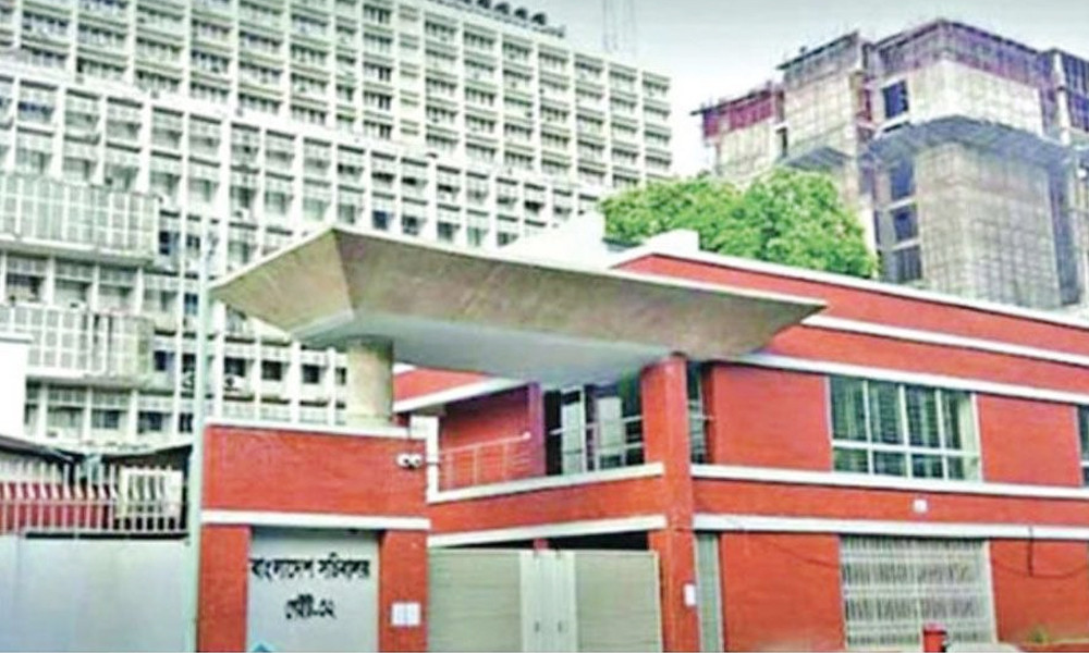 ‘সচিবালয় অশান্ত করে ঘোলা পানিতে মাছ শিকার নয়’