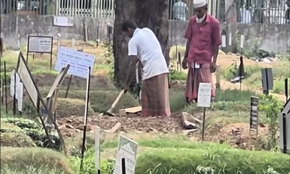 কবরস্থানে কবর খুঁড়ে চলে যাদের জীবন (ভিডিওসহ)