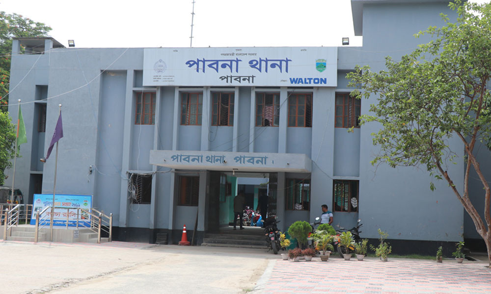 পাবনায় চরমপন্থী নেতাকে গুলি ও কুপিয়ে হত্যা