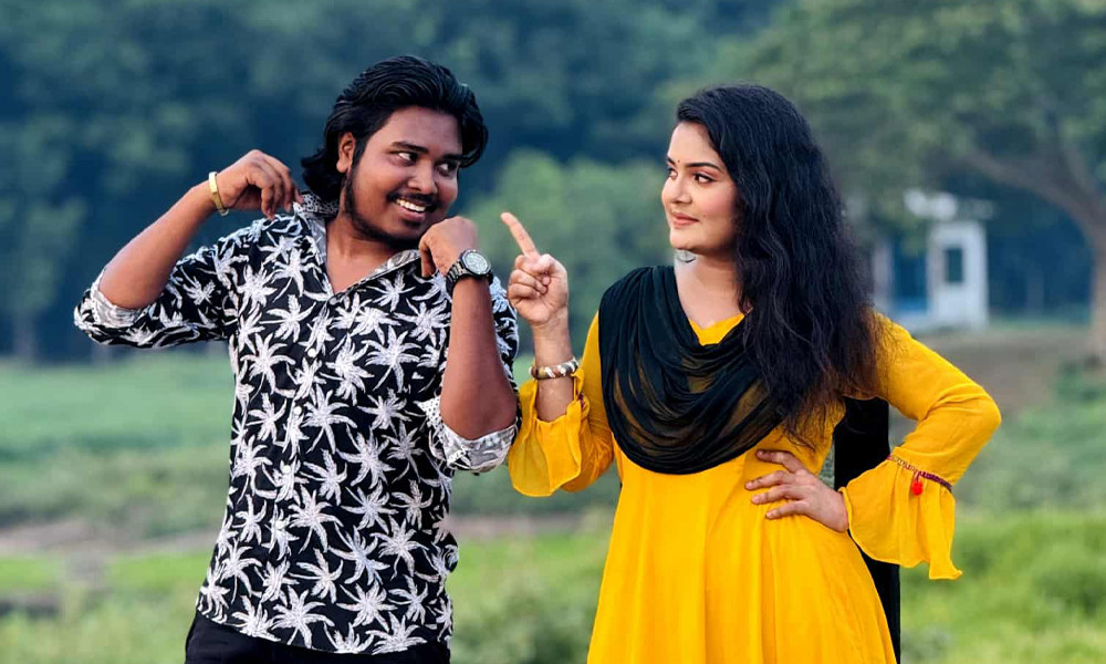 অন্তর্জালে তাদের ‘প্রেমিক স্বৈরাচার’