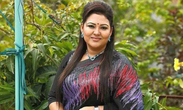 কোথায় লুকিয়ে ছিলেন মমতাজ?