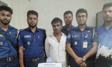 পেকুয়ায় নিষিদ্ধ আ. লীগ নেতা গ্রেপ্তার, অস্ত্র-গুলি উদ্ধার